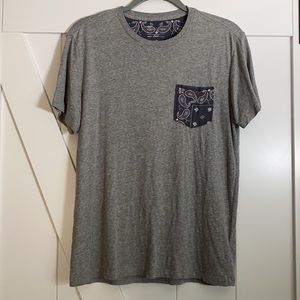 GAP Men’s T-shirt Heather Grey Navy Bandana Pocket